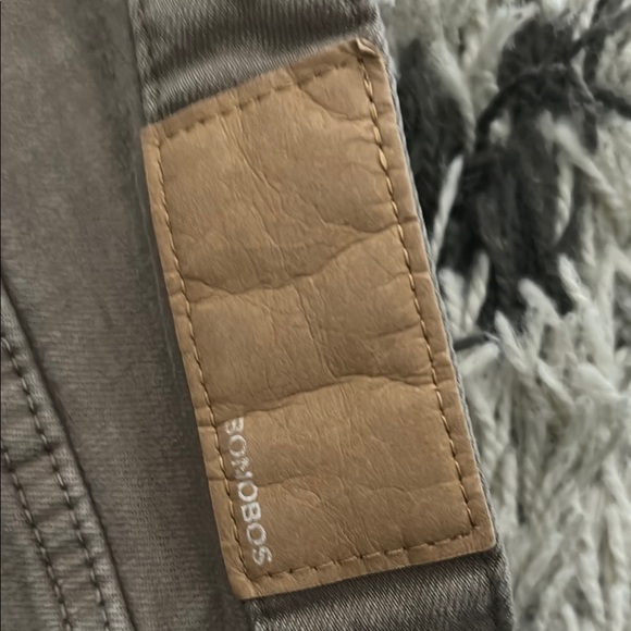 Bonobos Tan khakis Comfortable Classic Style - Picture 6 of 7